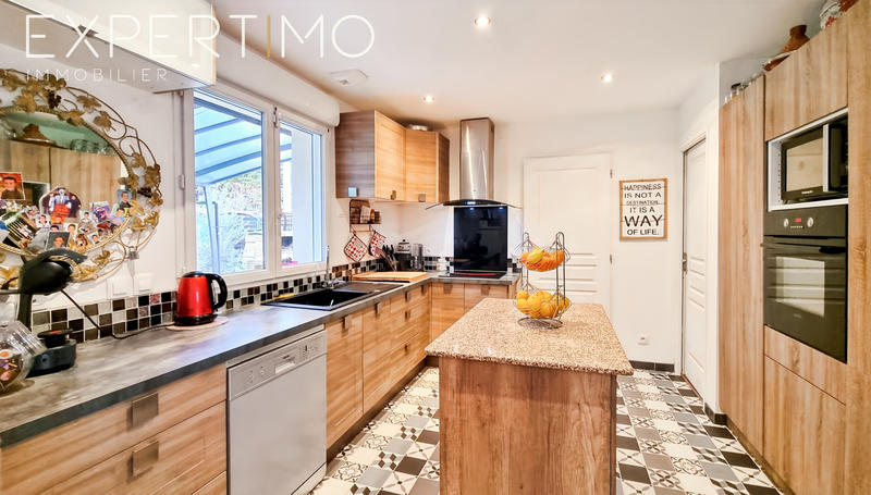 Maison - 110 m² - 6 pièces