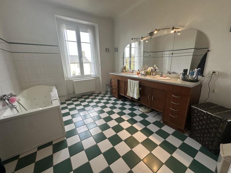 Maison - 308 m² - 10 pièces