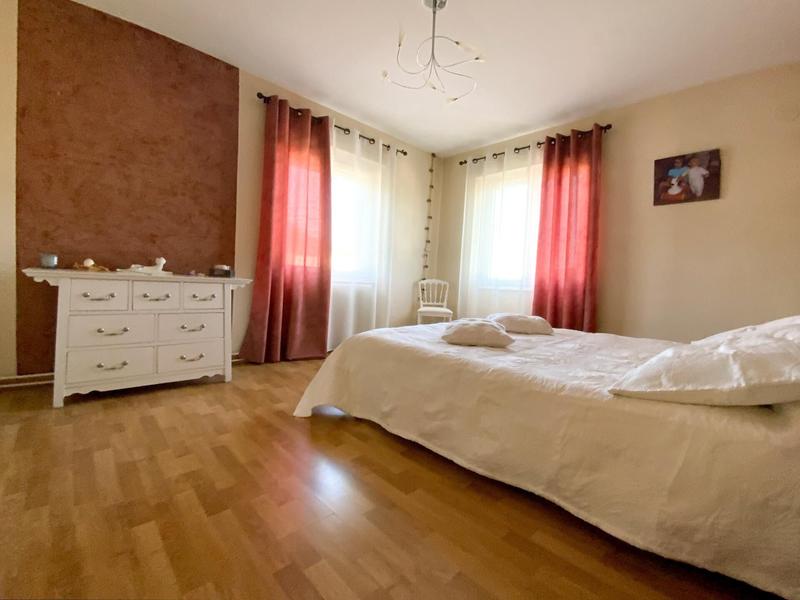 Maison - 179 m² - 9 pièces