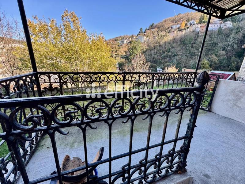 Maison - 240 m² - 10 pièces