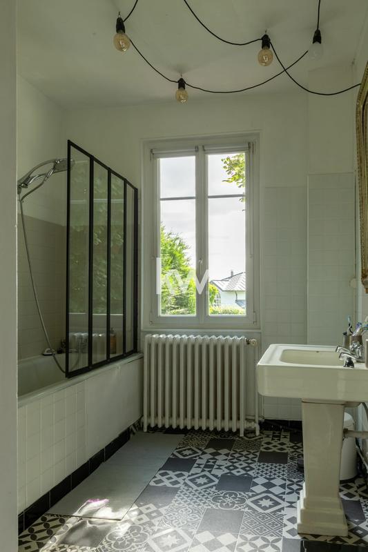 Maison - 283 m² - 9 pièces