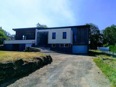 Maison contemporaine - 255 m² - 7 pièces