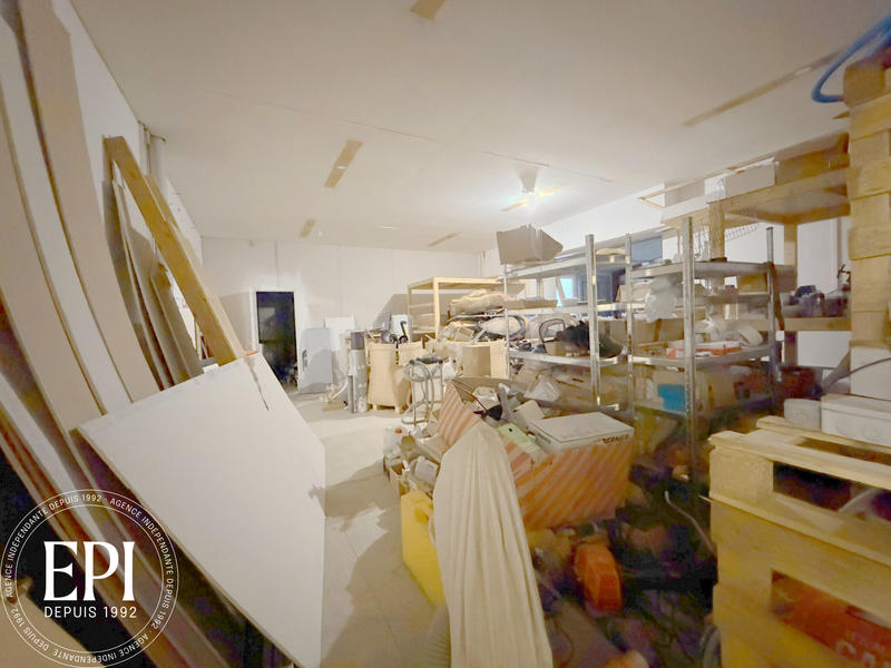 Local commercial - 588 m²