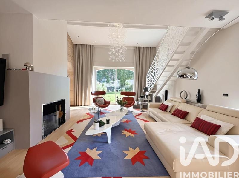 Maison - 217 m² - 8 pièces