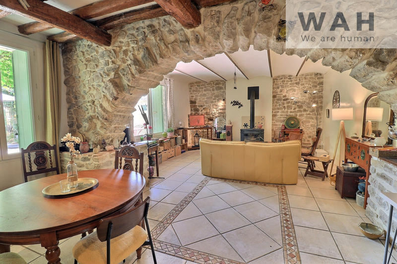 Maison - 263 m² - 7 pièces