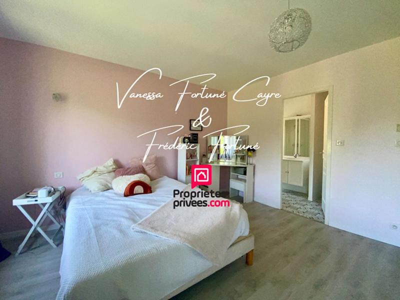 Maison - 325 m² - 10 pièces