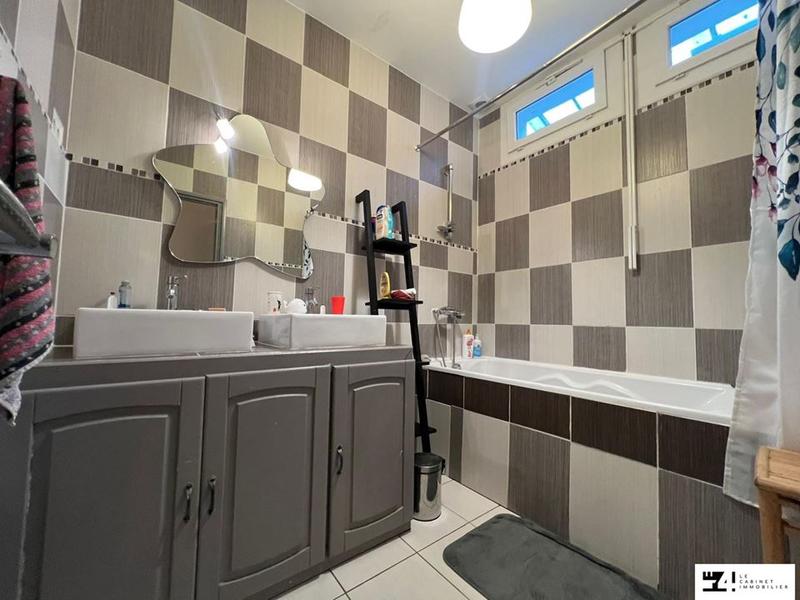 Maison traditionnelle - 153 m² - 5 pièces