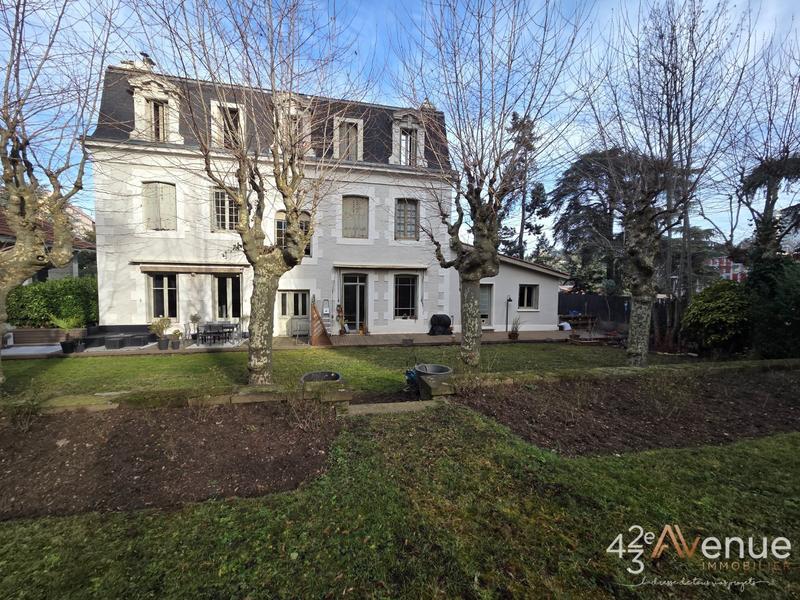 Appartement - 128 m² - 5 pièces