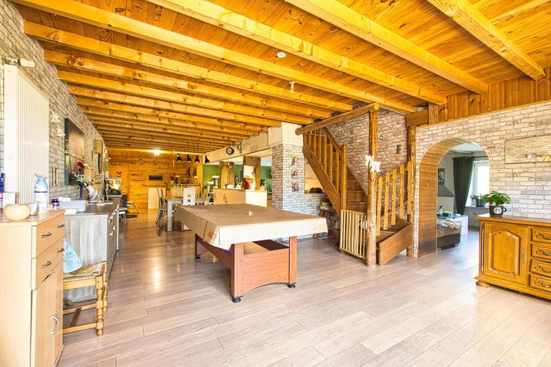 Maison - 209 m² - 9 pièces