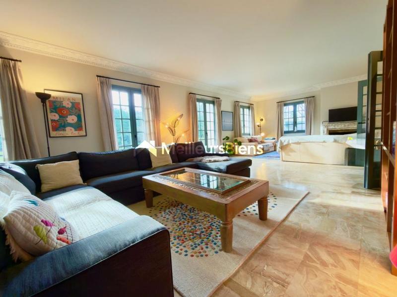 Villa - 349 m² - 10 pièces