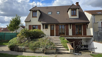 Maison - 207 m² - 9 pièces