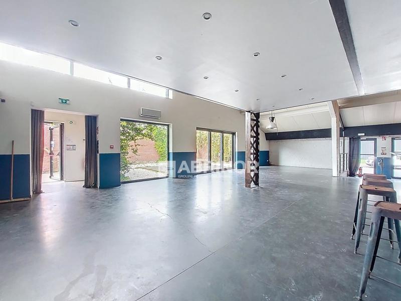 Services - 220 m² - 4 pièces