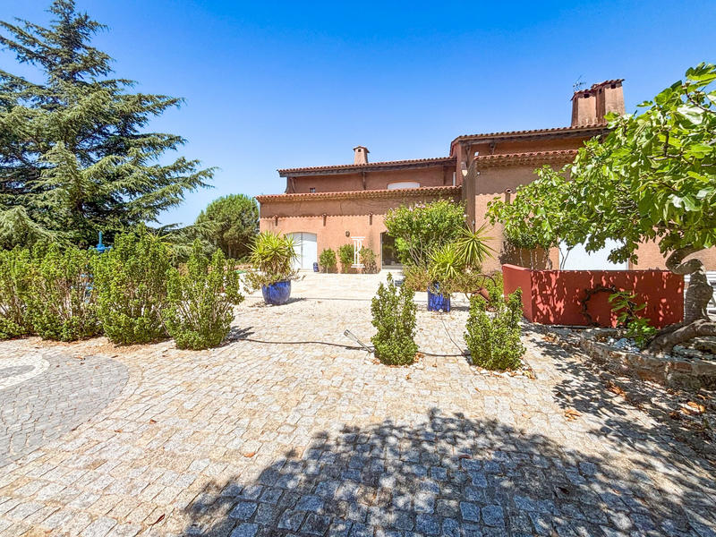 Maison - 500 m² - 15 pièces