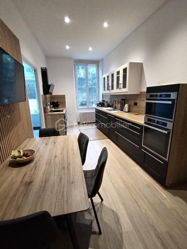 Maison de maîtres - 260 m² - 7 pièces