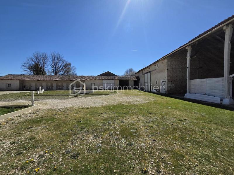 Propriété - 245 m² - 7 pièces