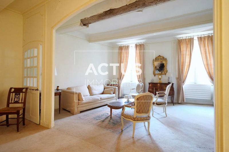 Maison - 439 m² - 9 pièces