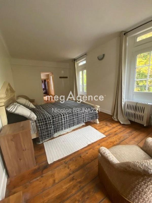 Maison - 200 m² - 9 pièces