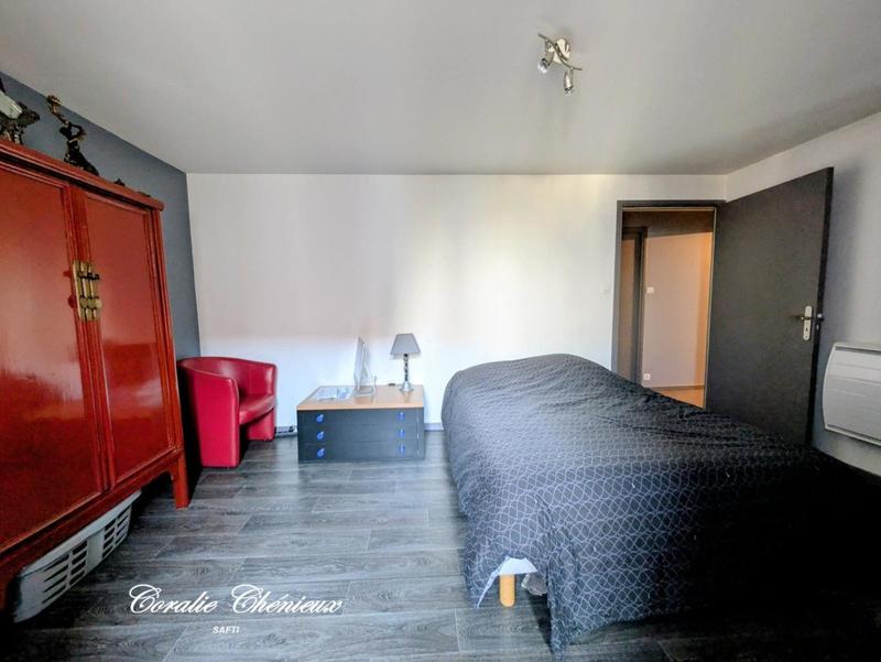 Maison - 240 m² - 11 pièces