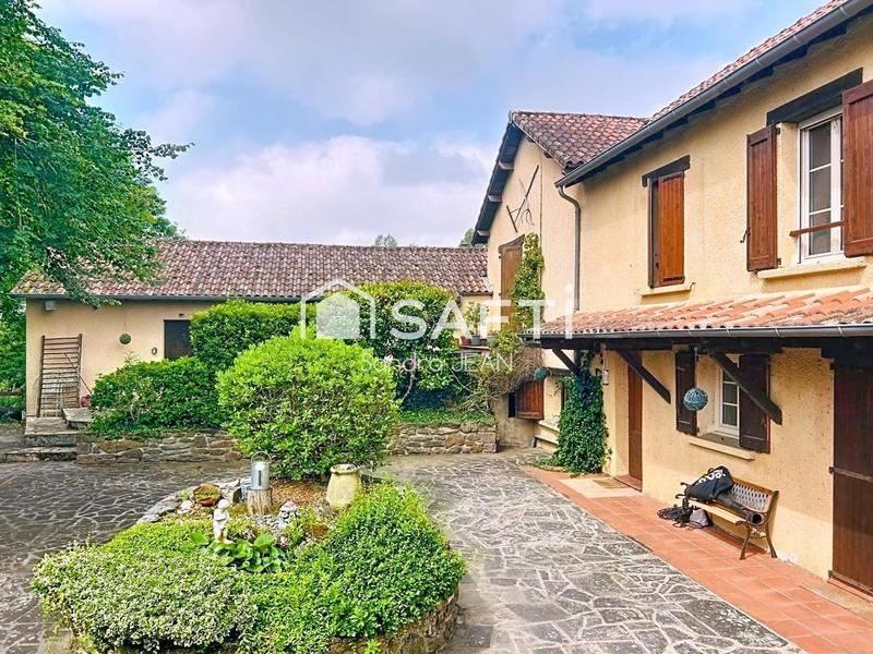 Maison - 369 m² - 8 pièces