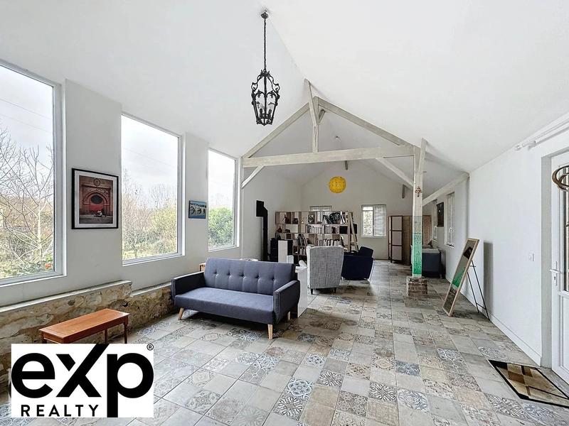 Maison - 240 m² - 8 pièces