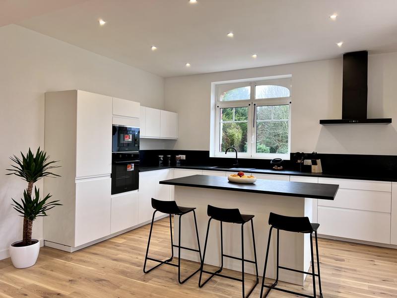 Maison - 214 m² - 8 pièces