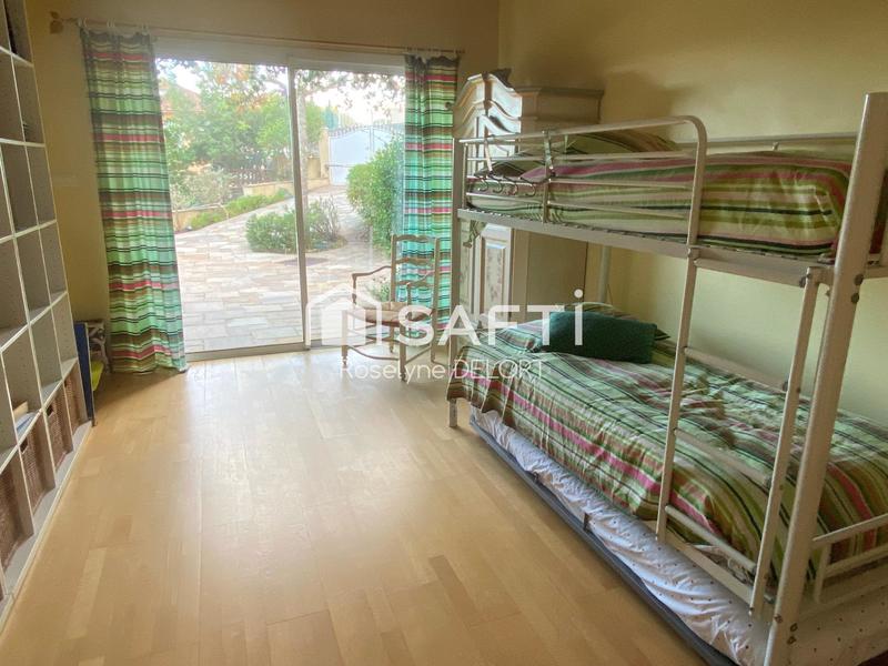 Maison - 223 m² - 8 pièces