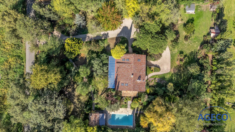 Villa - 348 m² - 6 pièces