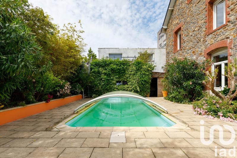 Maison - 280 m² - 9 pièces