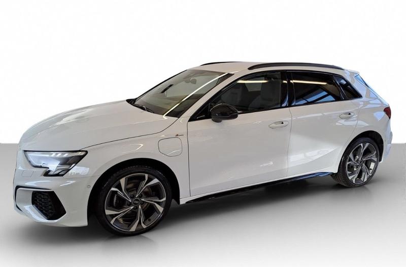 Audi A3 sportback 40 TFSIe s-Line 204 Hybride Rechrageable / Affichage Tete Haute Camera de Recul Audi Sound System