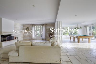 Maison - 270 m² - 10 pièces