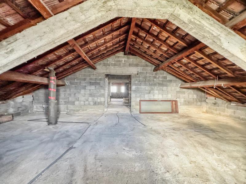 Maison - 203 m² - 7 pièces