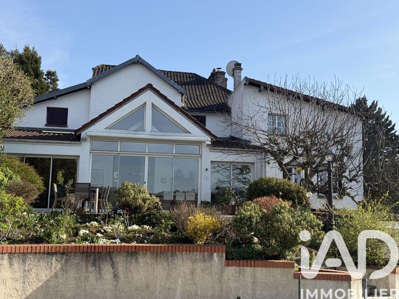 Maison - 275 m² - 8 pièces