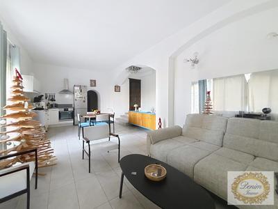 Appartement - 95 m² - 3 pièces