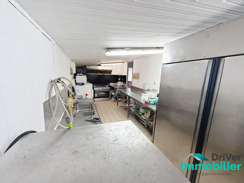 Local commercial - 215 m² - 4 pièces