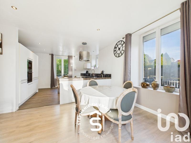 Maison - 245 m² - 9 pièces