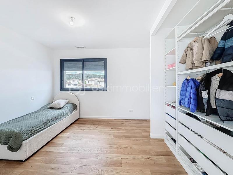 Maison - 213 m² - 6 pièces