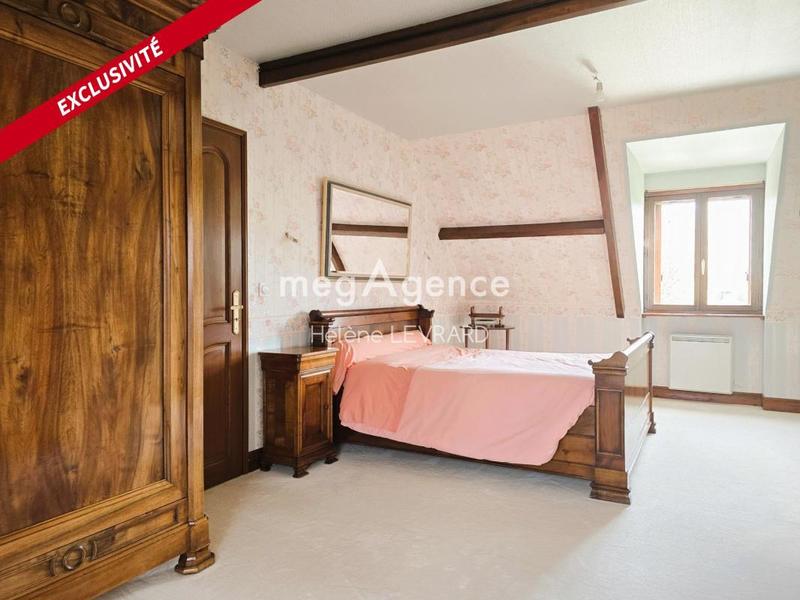 Maison traditionnelle - 176 m² - 10 pièces