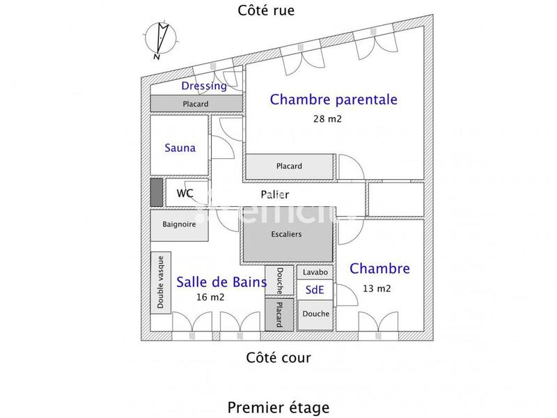Maison - 270 m² - 11 pièces