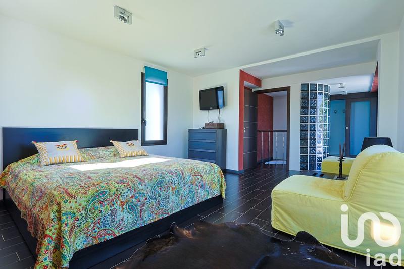 Maison - 227 m² - 7 pièces