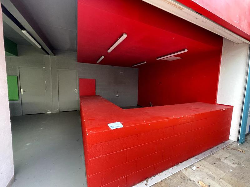 Local commercial - 616 m²