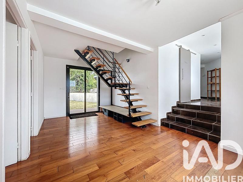 Maison - 185 m² - 7 pièces