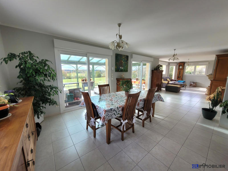 Maison - 201 m² - 7 pièces