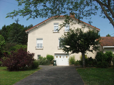 Maison - 143 m² - 8 pièces