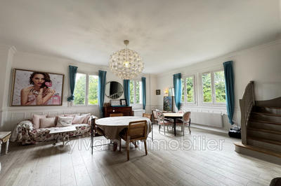 Maison - 200 m² - 8 pièces