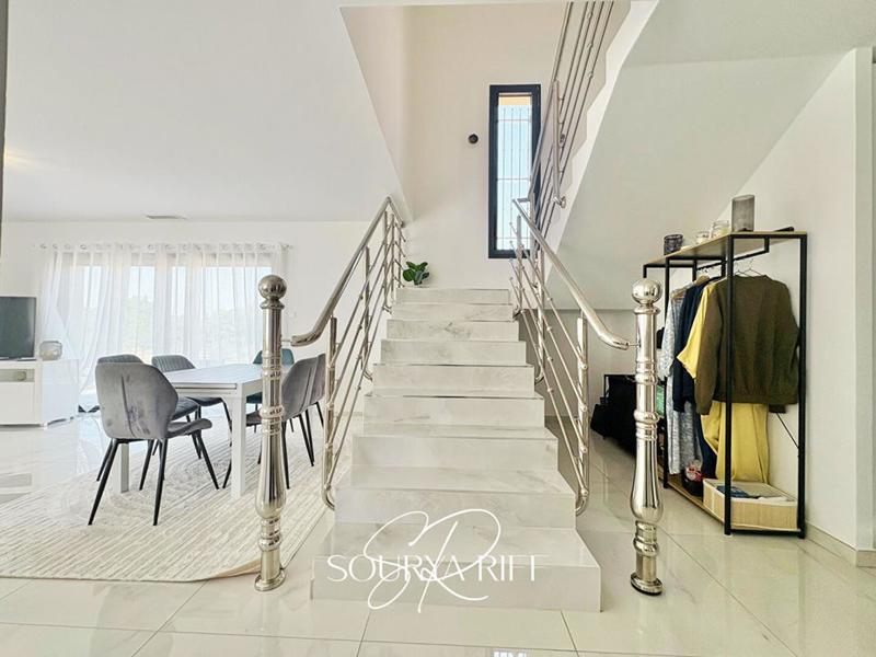 Maison - 137 m² - 5 pièces