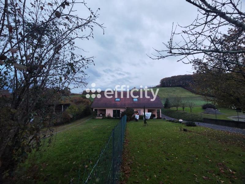 Pavillon - 210 m² - 8 pièces