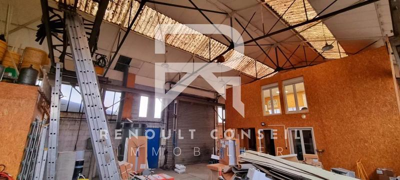 Entrepôt - 241 m² - 3 pièces