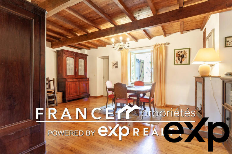 Maison - 223 m² - 7 pièces