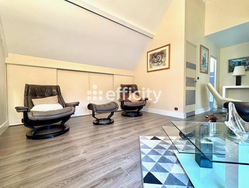 Maison - 205 m² - 7 pièces