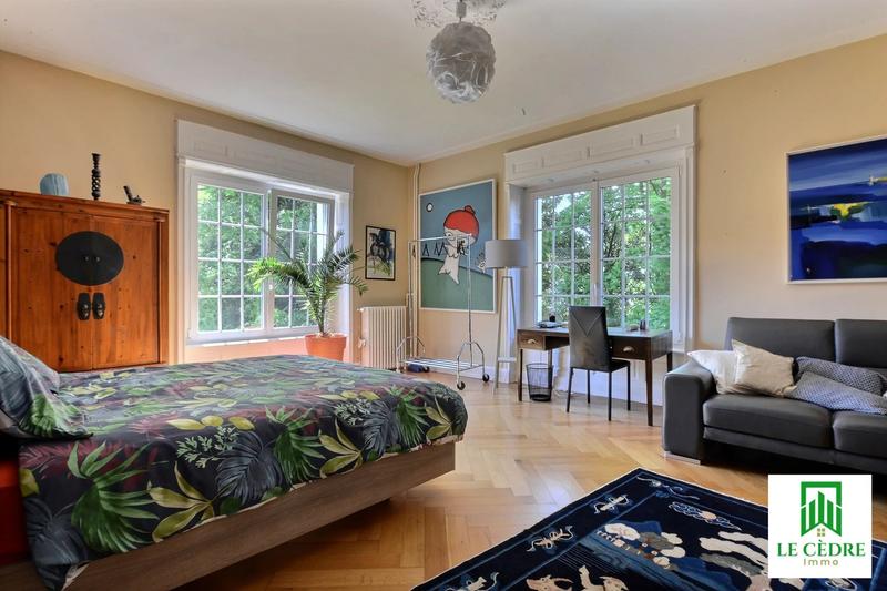 Maison - 465 m² - 15 pièces